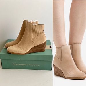 ✨New TOMS Sadie Suede Wedge Booties Sand 9